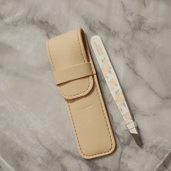 NIB Eyeshadow, Setting Spray and Brush Set - Picture 16 of 16